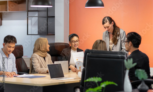 Photos international male and female business meeting group