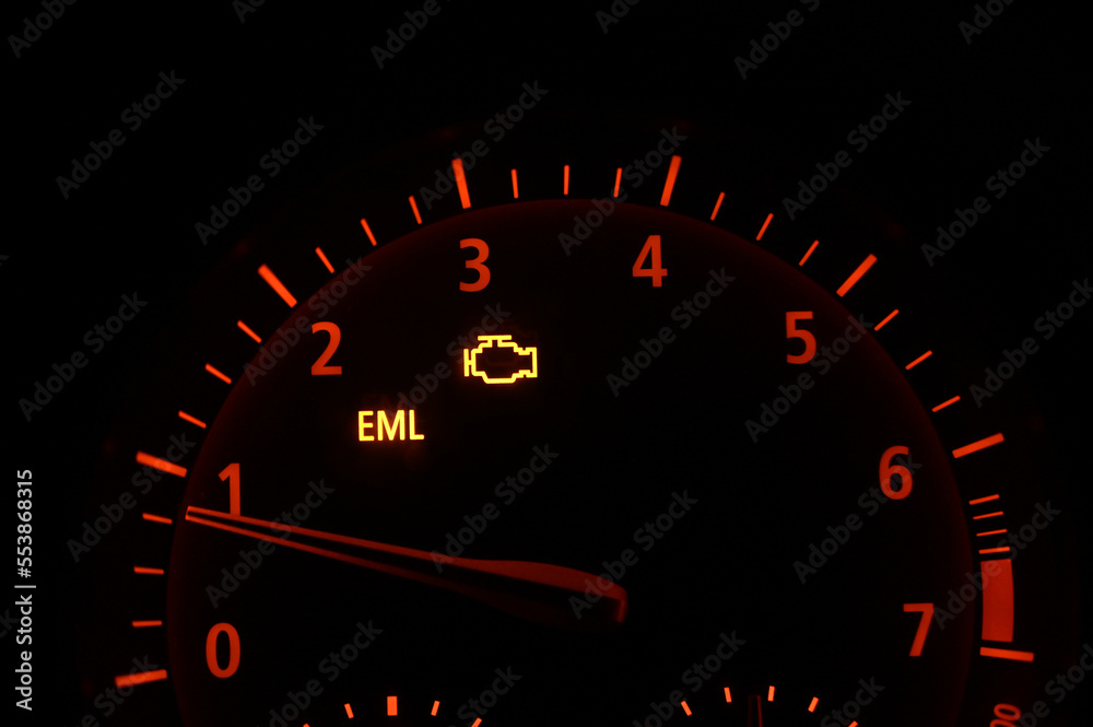 Foto de RPM gauge tachometer and moving pointer on dashboard in the car