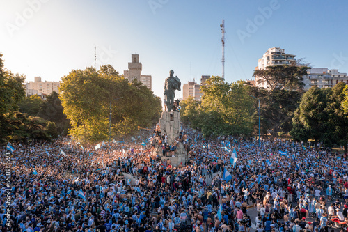 Celebración Argentina pasa a la Final del Mundial 2022 Catar, Festejo en el Monumento a San Martin en Mar del Plata, futbol, Dron, Drone