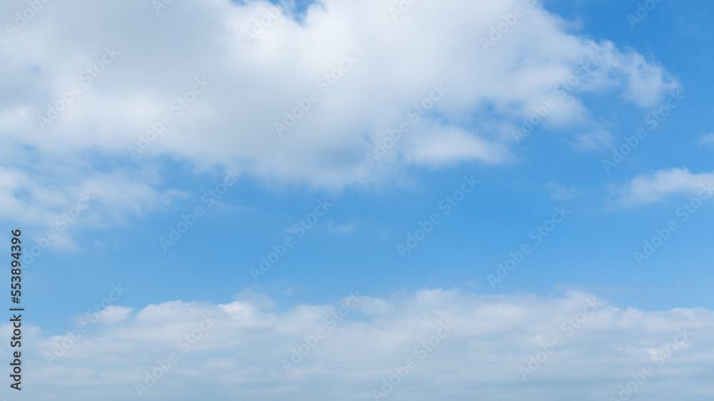 Obraz premium Blue sky with big white clouds