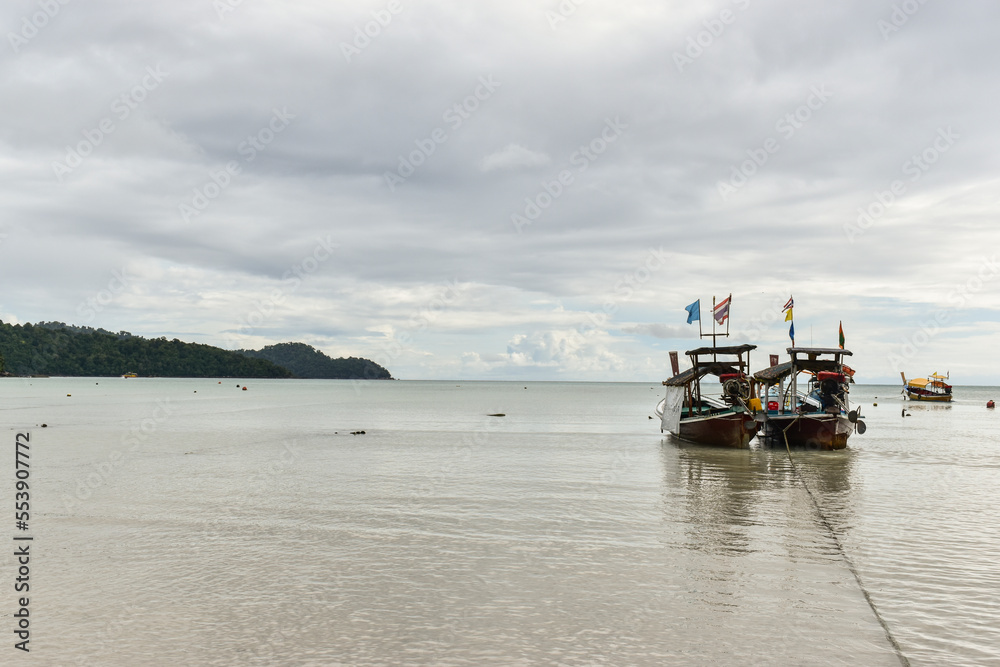 Obraz premium boat on the beach