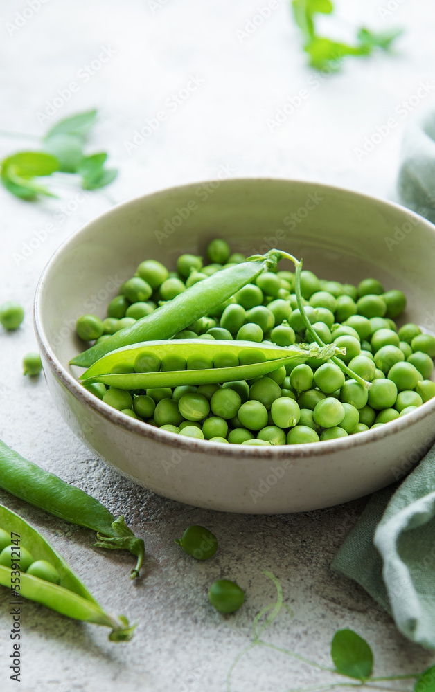 Bowl with sweet pea pods Bowl with sweet pea pods