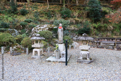  A Japanese temple in Osaka : the scene of a stone statue of Jizo in the precincts of Minohsan-ryuuan-ji Temple 大阪にある日本のお寺：箕面山龍安寺境内にある地蔵の風景 photo