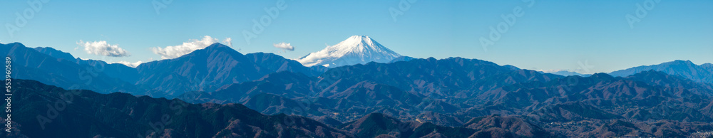 真冬の富士山のパノラマ写真