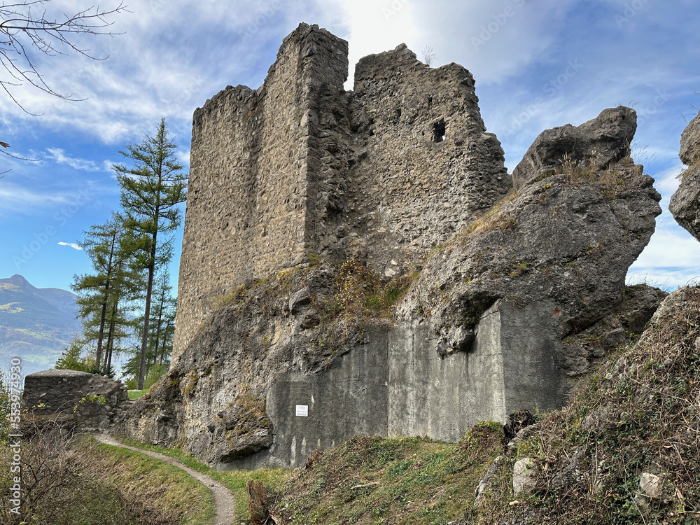 Obraz na płótnie Schalun Castle (Wildschloss), Vaduz, Liechtenstein w salonie
