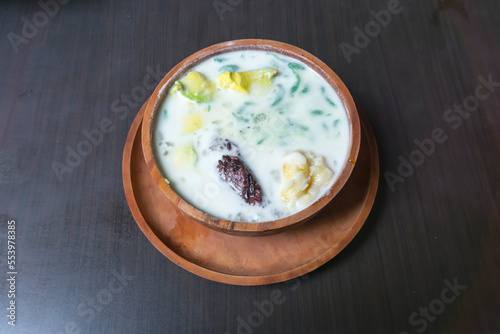 Avocado cendol is a fresh drink consumed in hot weather.