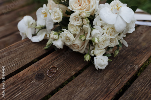 Wedding bouquet of white roses © Kaplitskaya Love