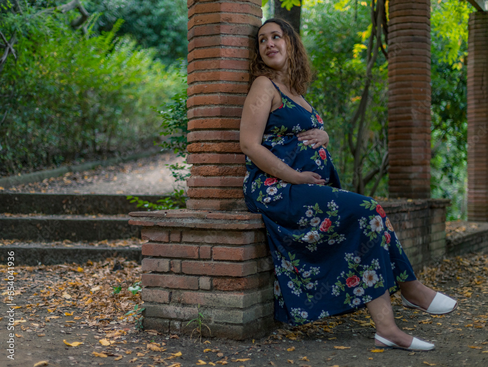 Pregnant Brazilian woman posing in the parks of Montjuic, Barcelona Pregnant Brazilian woman posing in the parks of Montjuic, Barcelona