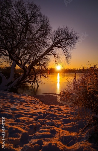 Fototapeta Naklejka Na Ścianę i Meble -  Winter sunset over the lake. Poland Warmia Mazury