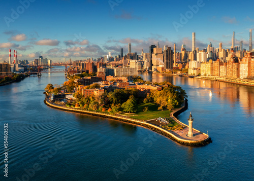Wallpaper Mural Aerial view on Roosevelt island at sunrise Torontodigital.ca