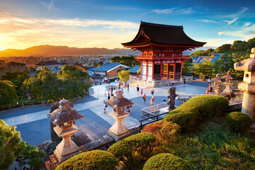 Papier peint photo Kyoto Temple Kiyomizu-dera au cœur de Kyoto  © Greg Larson