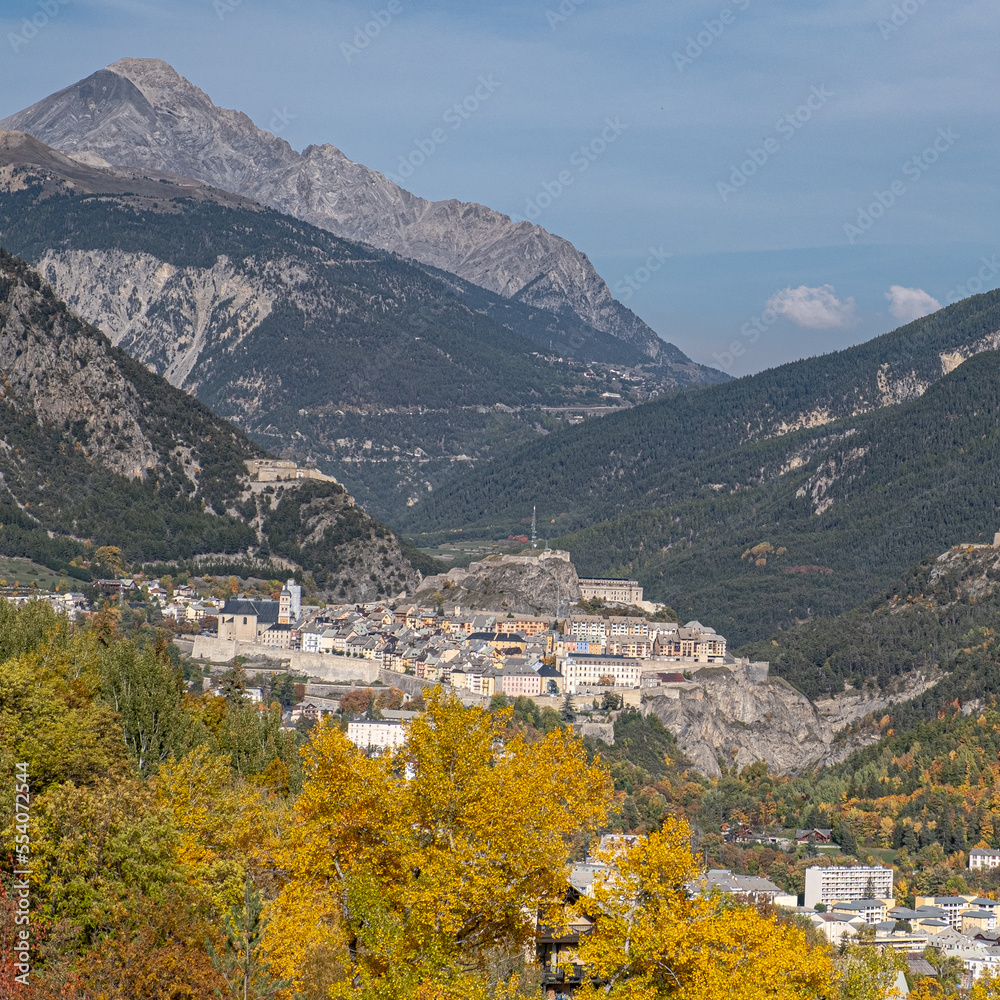Obraz premium Briancon as seen from Puy-Siant-Andre, Hates-Alpes department, France