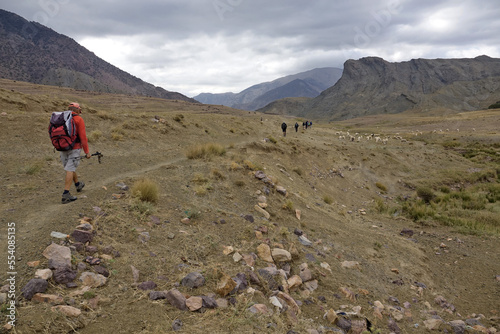 La grande traversée de l’Atlas au Maroc, 18 jours de marche. Randonnée sur le Tizi N'Mahboub, col du Tichka, plateau d'Afra. 