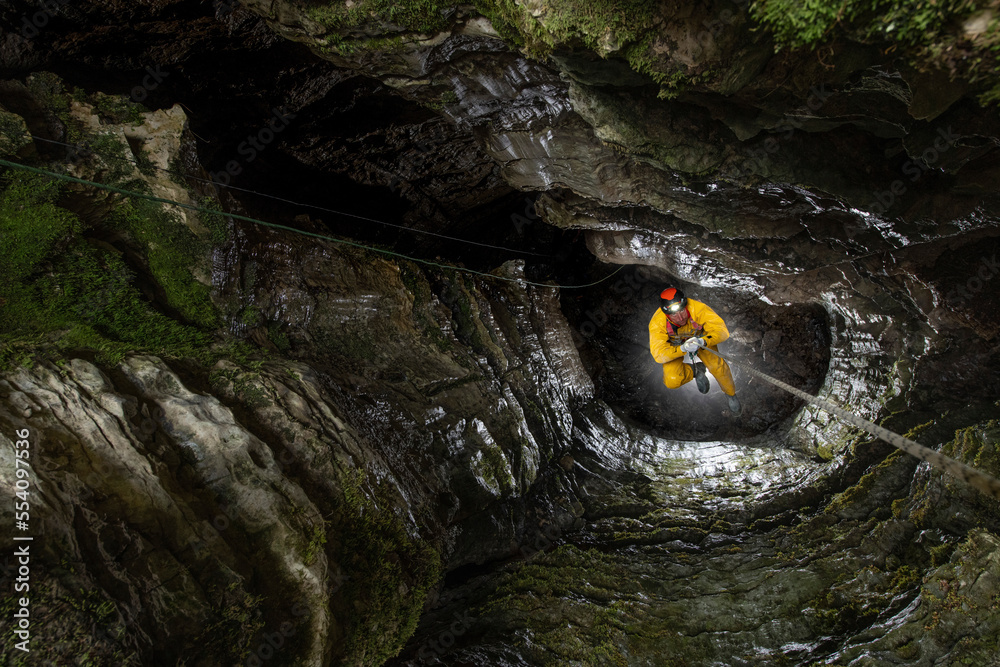 Foto de Exploring Veryovkina in Abkhazia the deepest cave in the
