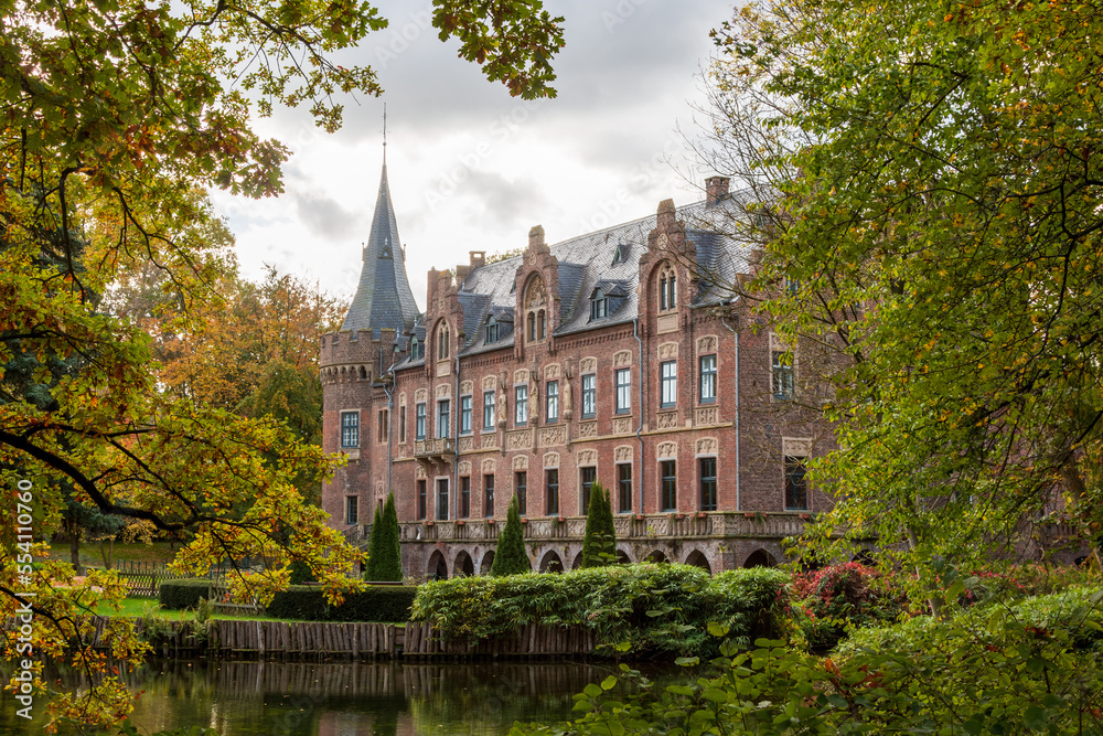 Obraz premium Schloß Paffendorf vom Park gesehen