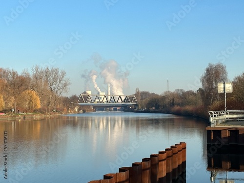 Obraz na płótnie Rhein Herne Kanal mit CEAG Kraftwerk w salonie