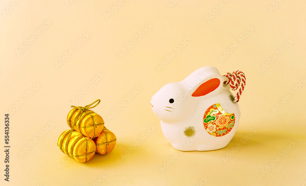 Japanese new year material. Zodiac rabbit on yellow background. 日本のお正月素材。黄色背景上の干支のうさぎ Japanese new year material. Zodiac rabbit on yellow background. 日本のお正月素材。黄色背景上の干支のうさぎ