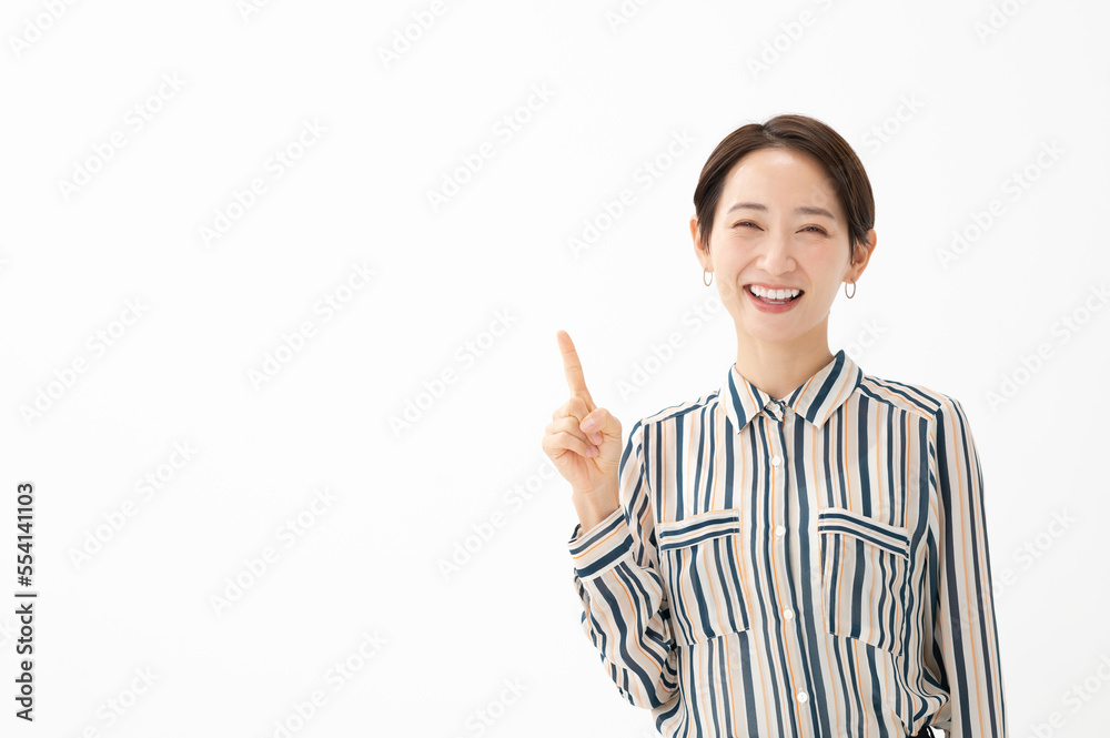 笑顔でオススメする女性ポートレート 笑顔でオススメする女性ポートレート