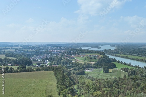 Die Flusslandschaft des Inn  bei Reichersberg in Ober  sterreich