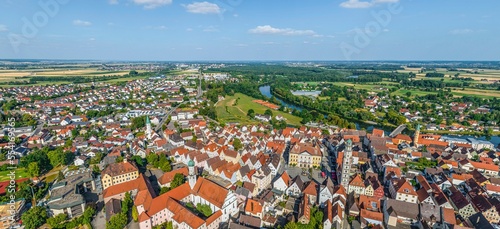 Die nordschwäbische Stadt Lauingen an der Donau im Luftbild

