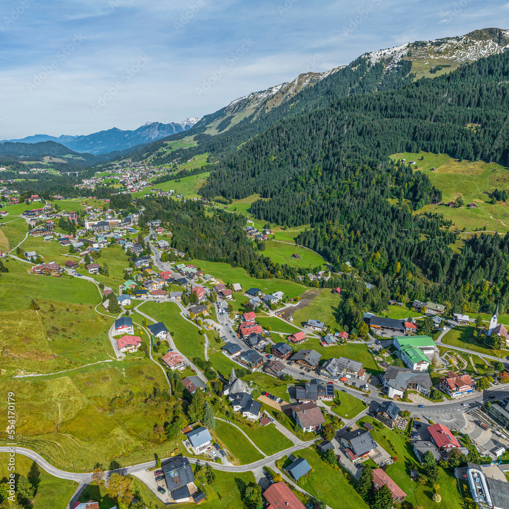 Die Gemeinde Hirschegg im Kleinwalsertal im Luftbild