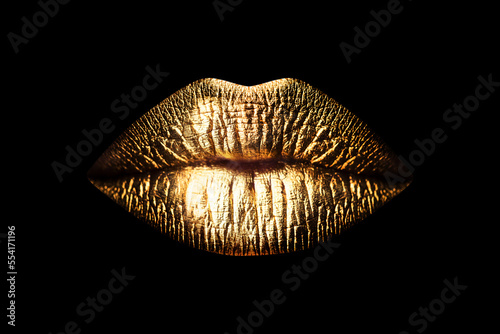 Canvastavla Golden lips isolated on black background