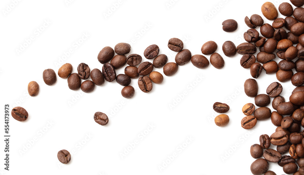 Obraz premium Roasted coffee beans isolated on white background.