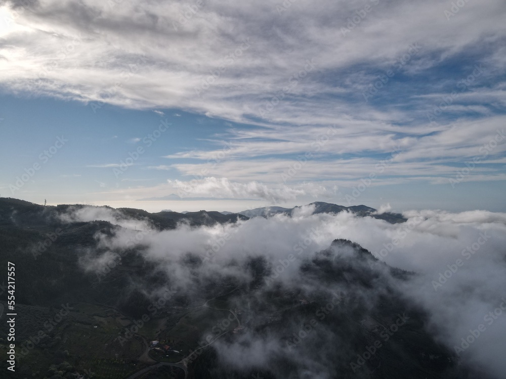 Fotografía por encima de algunas nubes en las islas Canarias