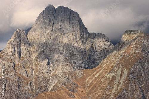 Blickfang der südwestlichen Bernina-Alpen; Sasso Manduino (2888m) vom Monte Bassetta gesehen