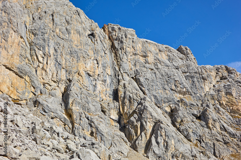 Felsklettern an der Fallenbacher Spitze (2723m). Felsklettern an der Fallenbacher Spitze (2723m).