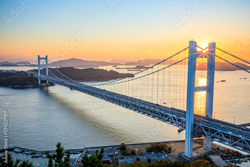 夕日と秋の瀬戸大橋　鷲羽山展望台　岡山県倉敷市　Seto Ohashi Bridge in autumn and sunset. Wasyuzan observatory. Okayama Prefecture, Kurashiki city. photo