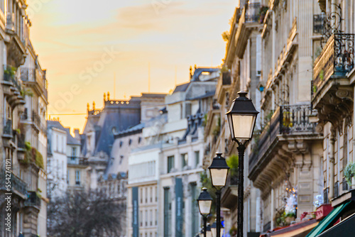 Urban aftenoon scene, paris, france © danflcreativo