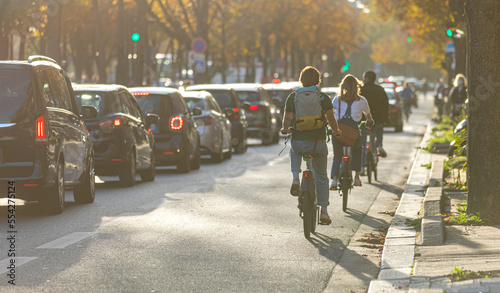 Photography Embouteillage en voiture, sauf en vélo