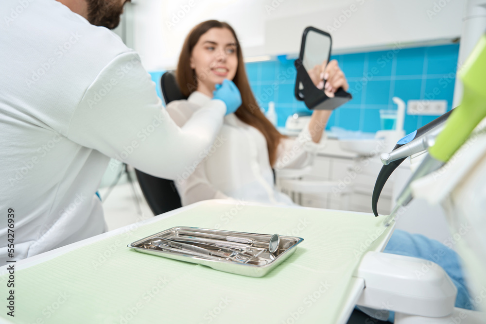 Obraz premium Dental clinic client getting professional dentist consultation