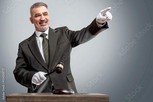 Bilde på lerret Auctioneer, salesperson with gavel at public auction