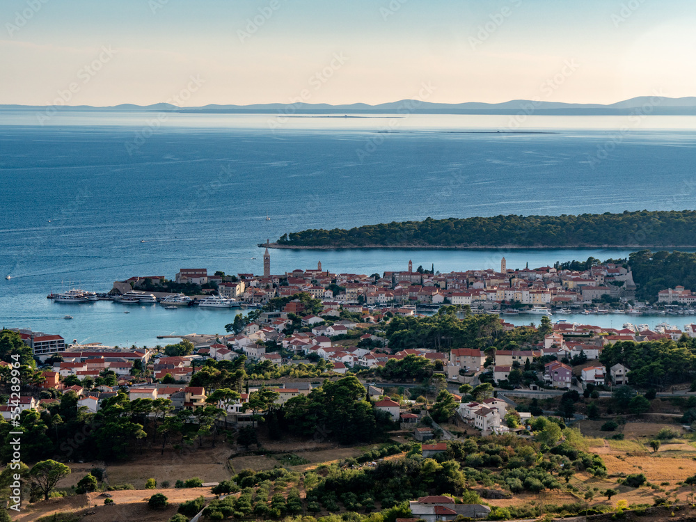 Küstenlandschaft rund um die Insel Rab in Kroatien