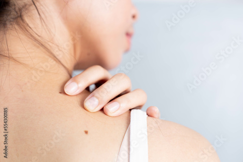 Wallpaper Mural girl with a mole on her neck Torontodigital.ca