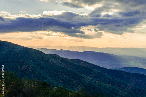Fototapeta Naklejka Na Ścianę i Meble -  View of Old Man in the Mountain at sunset from Skyline Drive in Shenandoah National Park, Virginia