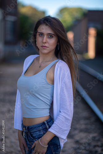 Free Download Brunette Girl - GFXLoad