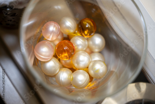 Obraz na płótnie billes de savon et d'huile pour le bain à fondre