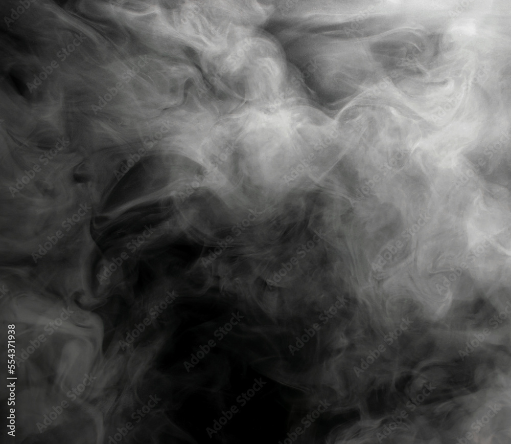 Obraz premium White puffs of smoke on a black background float mixing in bizarre chaotic patterns of thin threads