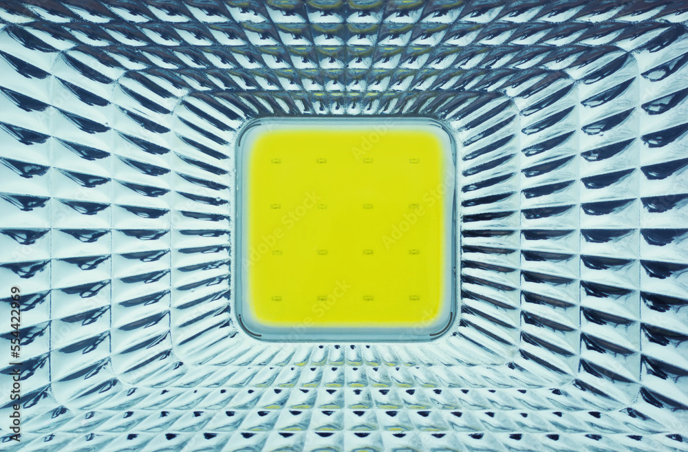 Spotlight with reflector and COB led (chip on board light emitting