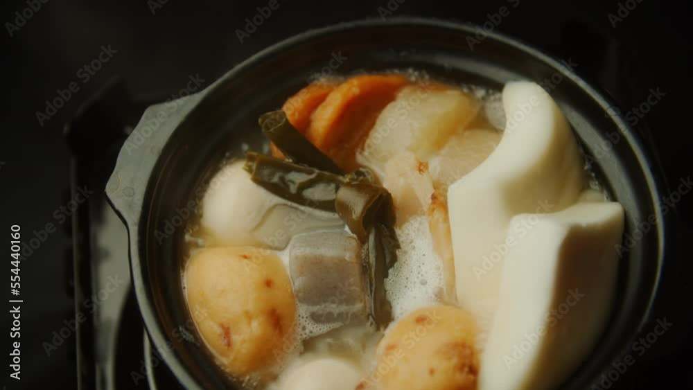 土鍋で食べる日本食のおでん 土鍋で食べる日本食のおでん