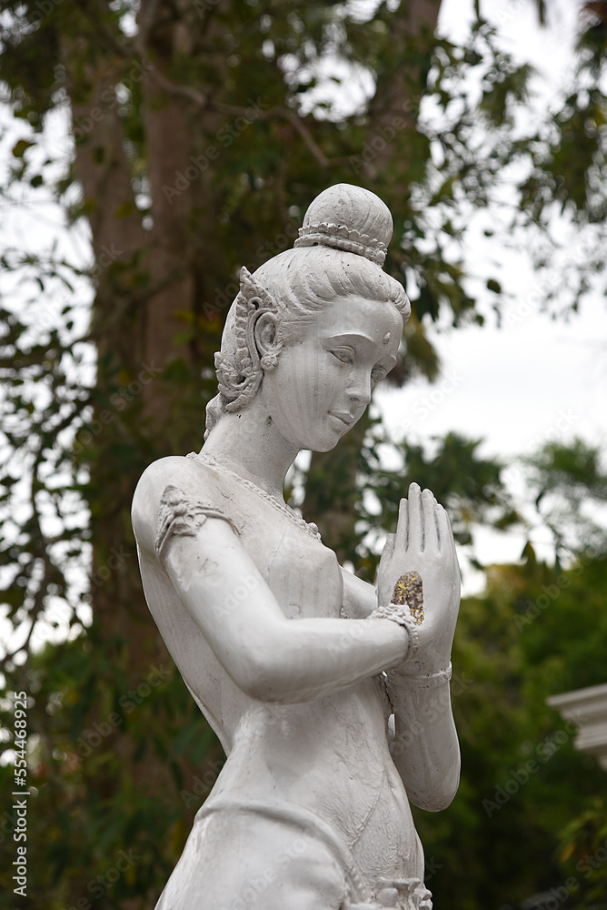 Buddhistische Statuen aus Stein