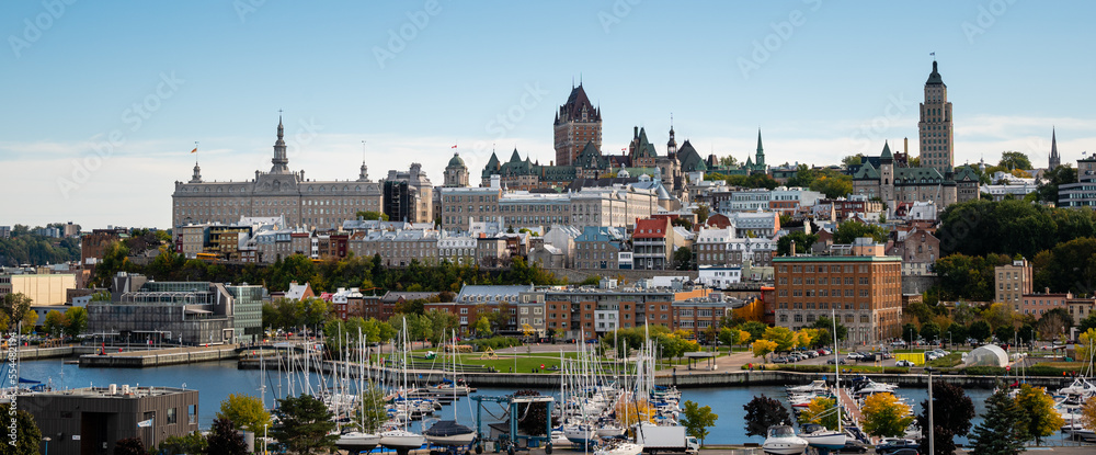 Obraz premium Quebec Old Town harbor skyline