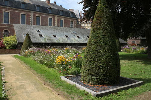 Obraz na plátně Park - Rue des Fontaines - Eu - Seine Maritime - Normandie - France