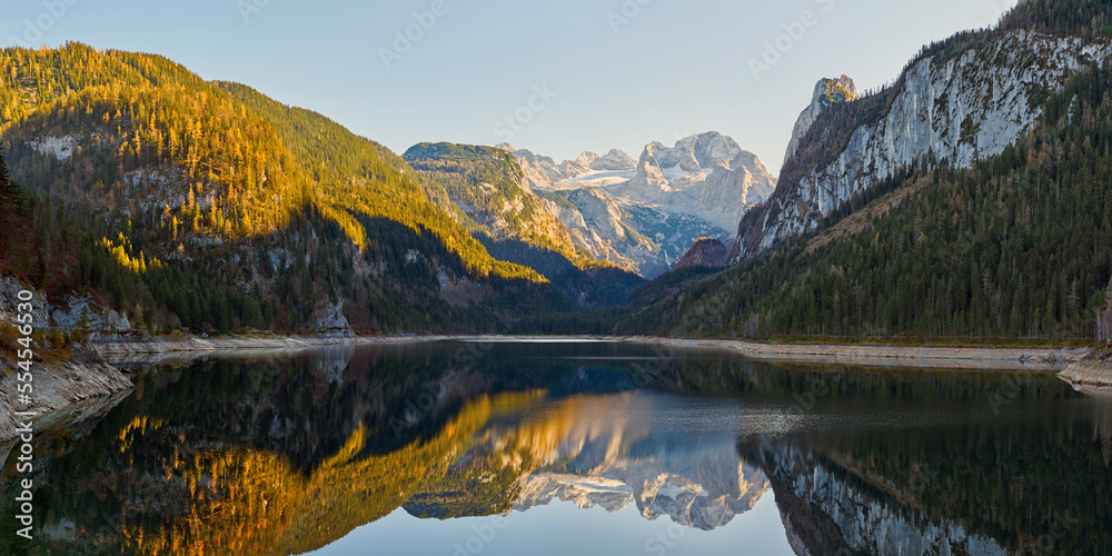 Obraz premium Beautiful sunrise on the lake Gosau. Austrian Alps, Salzburg region.