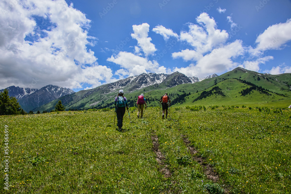 Obraz premium Trekking the superb alpine Keskenkija Trek, Jyrgalan, Kyrgyzstan