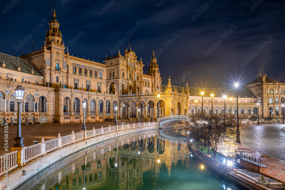 Naklejka premium Night view of the Plaza de Espana Spanish Square in Sevilla Spain