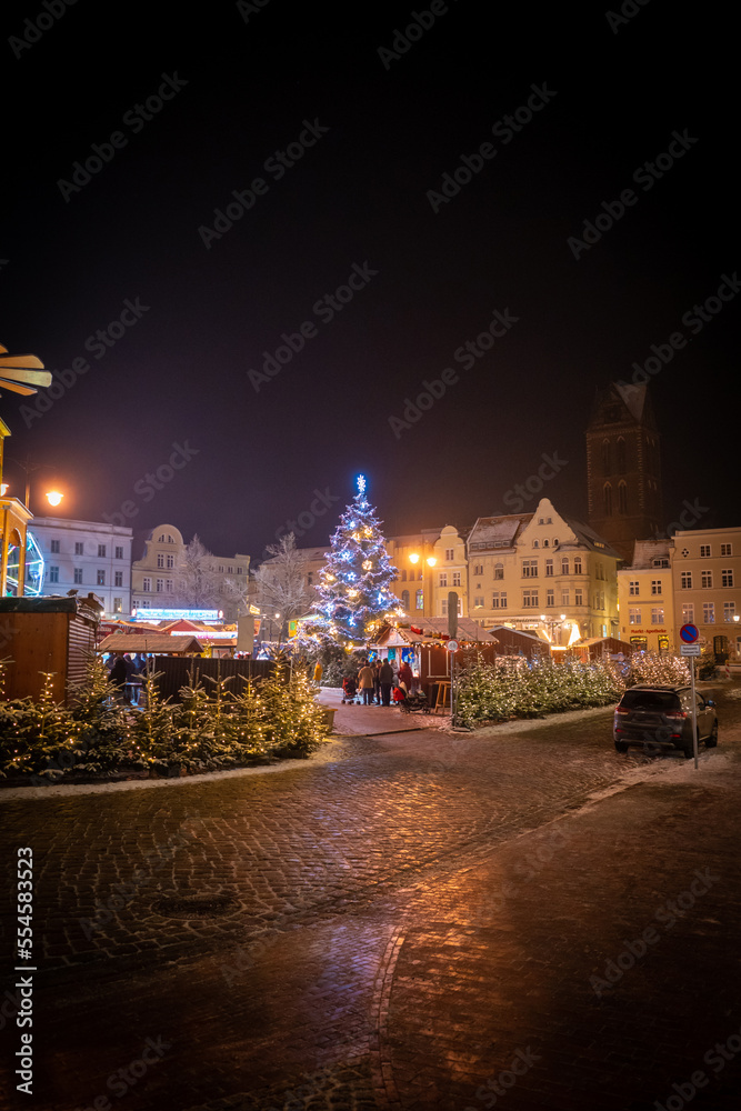 the small Christmas market in Wismar